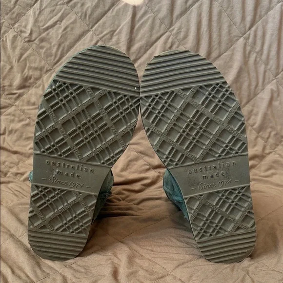 Genuine UGG Since 1974 Australia - Picture 6 of 7